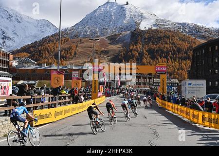 Massimo Paolone/LaPresse 24. Oktober 2020 Italien Sport Cycling Giro d'Italia 2020 - Ausgabe 103th - Etappe 20 - von Alba nach Sestriere im Bild: Während des Rennens Stockfoto