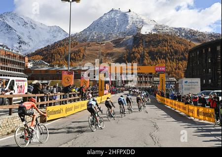 Massimo Paolone/LaPresse 24. Oktober 2020 Italien Sport Cycling Giro d'Italia 2020 - Ausgabe 103th - Etappe 20 - von Alba nach Sestriere im Bild: Während des Rennens Stockfoto