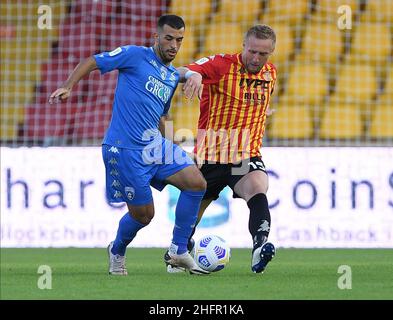 Alessandro Garofalo/LaPresse 28. Oktober 2020 Benevento, Italien Fußball-Sport Benevento vs Empoli - Italienischer Pokal 2020/2021 - Ciro Vigorito Stadion. Im Bild: Kamil Glik Benevento Stockfoto