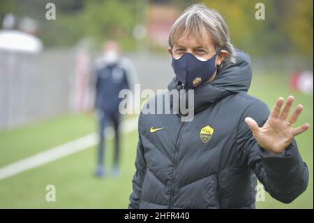 Fabio Rossi/AS Roma/LaPresse 01/11/2020 Rom (Italien) Sport Soccer Roma-Juventus Campionato Primavera 1 2020/21 - Campo Agostino Di Bartolomei im Bild: Alberto De Rossi Stockfoto