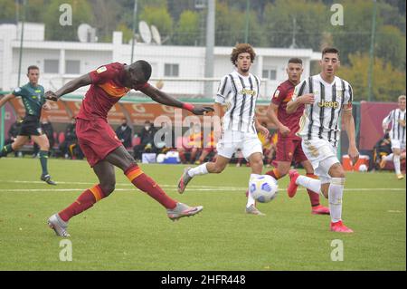 Fabio Rossi/AS Roma/LaPresse 01/11/2020 Rom (Italien) Sport Soccer Roma-Juventus Campionato Primavera 1 2020/21 - Campo Agostino Di Bartolomei im Bild: Jamine Tall Stockfoto