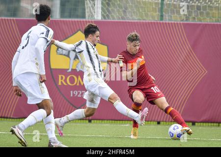 Fabio Rossi/AS Roma/LaPresse 01/11/2020 Rom (Italien) Sport Soccer Roma-Juventus Campionato Primavera 1 2020/21 - Campo Agostino Di Bartolomei im Bild: Nicola Zalewsky Stockfoto