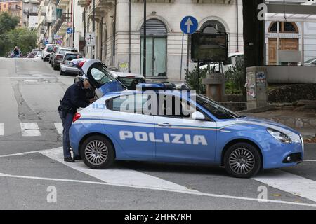 Foto Domenico Notaro/LaPresse06-11-2020 Reggio Calabria ItalycronacaCalabria zona rossa, Primo giorno di lockdown dopo nuovo DPCM a Reggio CalabriaNella Foto controlli della polizia sul lungomare Falcomat&#XE0;Foto Domenico Notaro/LaPresse06-11-20208 Riace, Reggio Calabria ItalyNews Calabriaregion wendet die Beschränkung der roten Zone an, erster Tag der Lockdown in der Stadt Reggio Calabripic Stockfoto