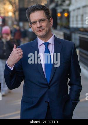 London, England, Großbritannien. 17th Januar 2022. Der konservative Abgeordnete STEVE BAKER wird in Whitehall gesehen. (Bild: © Tayfun Salci/ZUMA Press Wire) Stockfoto