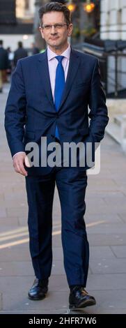 London, England, Großbritannien. 17th Januar 2022. Der konservative Abgeordnete STEVE BAKER wird in Whitehall gesehen. (Bild: © Tayfun Salci/ZUMA Press Wire) Stockfoto
