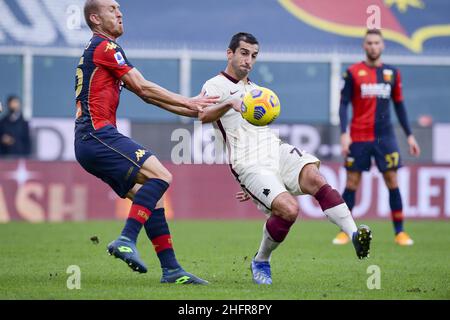 Fabio Rossi/AS Roma/LaPresse 08/11/2020 Genua (Italien) Sport Soccer Genua-Roma Italienische Fußball-Meisterschaft Liga Serie A Tim 2020/2021 - Stadio Luigi Ferraris im Bild: Mkhitaryan Stockfoto