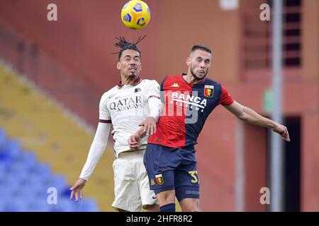 Fabio Rossi/AS Roma/LaPresse 08/11/2020 Genua (Italien) Sport Soccer Genua-Roma Italienische Fußball-Meisterschaft Liga Serie A Tim 2020/2021 - Stadio Luigi Ferraris im Bild: Smalling, Pjaca Stockfoto