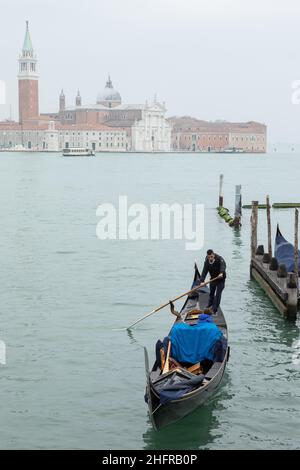 Foto Filippo Ciappi/LaPressecronaca14-11-2020 Venezia Coronavirus, Crisi economica nella citt&#XE0; di Venezia a causa della pandemiaNella Foto Gondole Foto Filippo Ciappi/LaPresseNews 14. November 2020 Venedig Italien Leere Gondeln in San Marco. Die Krise aufgrund der Pandemie für covid-19 hat zur Schließung vieler kommerzieller Aktivitäten in Venedig geführt. Venedig, 14. November 2020. Stockfoto