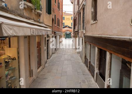 Foto Filippo Ciappi/LaPressecronaca14-11-2020 Venezia Coronavirus, Crisi economica nella citt&#XE0; di Venezia a causa della pandemiaNella Foto attivit&#XE0; commerciali chikuseFoto Filippo Ciappi/LaPresseNews 14. November 2020 Venedig Italien die Krise aufgrund der Pandemie für Covid-19 hat zur Schließung vieler kommerzieller Aktivitäten in Venedig geführt. Venedig, 14. November 2020. Stockfoto