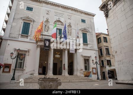 Foto Filippo Ciappi/LaPressecronaca14-11-2020 Venezia Coronavirus, Crisi economica nella citt&#XE0; di Venezia a causa della pandemiaNella Foto attivit&#XE0; commerciali chikuseFoto Filippo Ciappi/LaPresseNews 14. November 2020 Venedig Italien die Krise aufgrund der Pandemie für Covid-19 hat zur Schließung vieler kommerzieller Aktivitäten in Venedig geführt. Venedig, 14. November 2020. Stockfoto