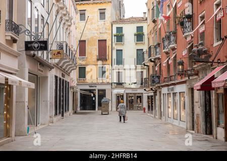 Foto Filippo Ciappi/LaPressecronaca14-11-2020 Venezia Coronavirus, Crisi economica nella citt&#XE0; di Venezia a causa della pandemiaNella Foto attivit&#XE0; commerciali chikuseFoto Filippo Ciappi/LaPresseNews 14. November 2020 Venedig Italien die Krise aufgrund der Pandemie für Covid-19 hat zur Schließung vieler kommerzieller Aktivitäten in Venedig geführt. Venedig, 14. November 2020. Stockfoto