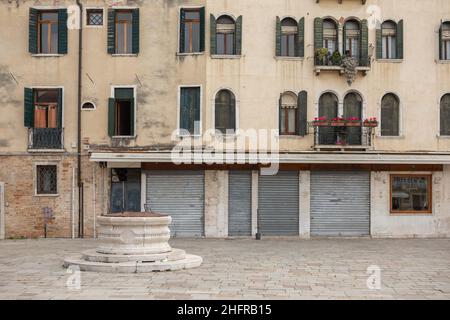 Foto Filippo Ciappi/LaPressecronaca14-11-2020 Venezia Coronavirus, Crisi economica nella citt&#XE0; di Venezia a causa della pandemiaNella Foto attivit&#XE0; commerciali chikuseFoto Filippo Ciappi/LaPresseNews 14. November 2020 Venedig Italien die Krise aufgrund der Pandemie für Covid-19 hat zur Schließung vieler kommerzieller Aktivitäten in Venedig geführt. Venedig, 14. November 2020. Stockfoto