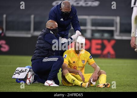 Marco Alpozzi/LaPresse 21. November 2020 Turin, Italien Sportfußball Juventus vs Cagliari - Italienische Fußballmeisterschaft League A Tim 2020/2021 - Allianz Stadium im Bild: Ragnar Klavan verletzt Stockfoto