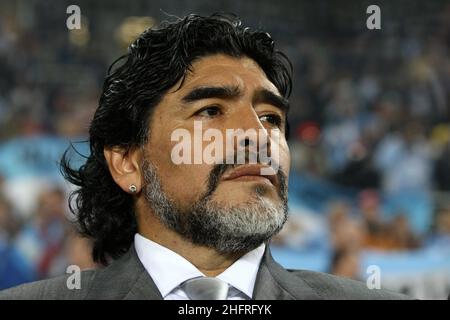 ©Jonathan Moscrop - LaPresse 22 06 2010 Polokwane ( Sud Africa ) Sport Calcio Grecia vs Argentina - Mondiali di calcio Sud Africa 2010 Gruppo B - Peter Mokaba Stadium Nella foto: l'allenatore dell'Argentina Diego Armando Maradona ©Jonathan Moscrop - LaPresse 22 06 2010 Polokwane ( Südafrika ) Sport Soccer Griechenland gegen Argentinien - FIFA 2010 Weltmeisterschaft Südafrika Gruppe B - Peter-Mokaba-Stadion im Foto: Argentiniens Trainer Diego Armando Maradona Stockfoto