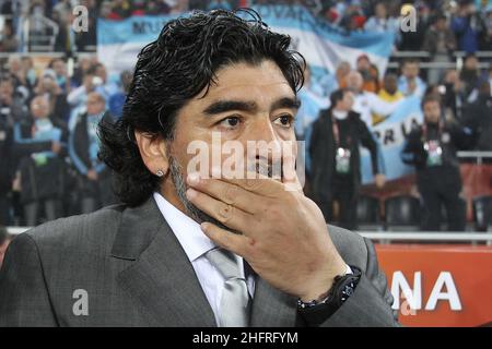 ©Jonathan Moscrop - LaPresse 22 06 2010 Polokwane ( Sud Africa ) Sport Calcio Grecia vs Argentina - Mondiali di calcio Sud Africa 2010 Gruppo B - Peter Mokaba Stadium Nella foto: l'allenatore dell'Argentina Diego Armando Maradona ©Jonathan Moscrop - LaPresse 22 06 2010 Polokwane ( Südafrika ) Sport Soccer Griechenland gegen Argentinien - FIFA 2010 Weltmeisterschaft Südafrika Gruppe B - Peter-Mokaba-Stadion im Foto: Argentiniens Trainer Diego Armando Maradona Stockfoto