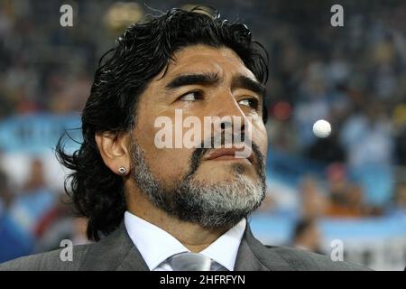 ©Jonathan Moscrop - LaPresse 22 06 2010 Polokwane ( Sud Africa ) Sport Calcio Grecia vs Argentina - Mondiali di calcio Sud Africa 2010 Gruppo B - Peter Mokaba Stadium Nella foto: l'allenatore dell'Argentina Diego Armando Maradona ©Jonathan Moscrop - LaPresse 22 06 2010 Polokwane ( Südafrika ) Sport Soccer Griechenland gegen Argentinien - FIFA 2010 Weltmeisterschaft Südafrika Gruppe B - Peter-Mokaba-Stadion im Foto: Argentiniens Trainer Diego Armando Maradona Stockfoto