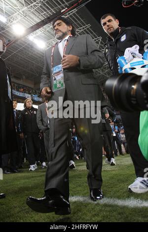 ©Jonathan Moscrop - LaPresse 22 06 2010 Polokwane ( Sud Africa ) Sport Calcio Grecia vs Argentina - Mondiali di calcio Sud Africa 2010 Gruppo B - Peter Mokaba Stadium Nella foto: l'allenatore dell'Argentina Diego Armando Maradona ©Jonathan Moscrop - LaPresse 22 06 2010 Polokwane ( Südafrika ) Sport Soccer Griechenland gegen Argentinien - FIFA 2010 Weltmeisterschaft Südafrika Gruppe B - Peter-Mokaba-Stadion im Foto: Argentiniens Trainer Diego Armando Maradona Stockfoto