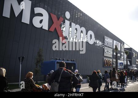 Cecilia Fabiano/LaPresse November 27 , 2020 Roma (Italien) News: Schwarzer Freitag vor Weihnachten im Pic : Einweihung der Maximo Mall Stockfoto