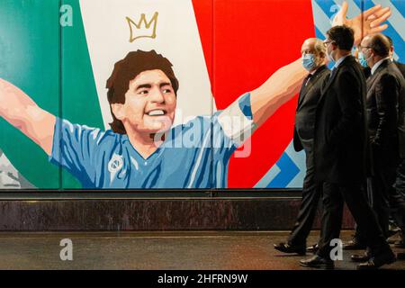 Foto Fabio Sasso/LaPresse 05/12/2020 Napoli, ItalienCronacaIl presidente della SSC Napoli ,Aurelio De Laurentiis ed il giocatore Victor Osimhen questa mattina hanno inaugurato la stazione della metropolitana EAV di piazzale vecchio intitolandola a Maradona.Nella foto: Aurelio De LaurentiisFoto Fabio Sasso/LaPresse Dezember 05, 2020 Naples, ItalienNewsDiego Maradona bekommt den U-Bahnhof von Naples, der ebenfalls zu seinen Ehren nach dem Tod des größten Spielers des Clubs letzte Woche benannt wurde Stockfoto