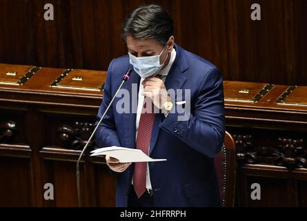 Foto Riccardo Antimiani/LaPresse/POOL Ansa 9-12-2020 Roma, Italia PoliticaConsiglio europeo, le comunicazioni di Giuseppe Conte alla Camera dei DeputatiNella Foto Giuseppe ContePhoto Riccardo Antimiani/LaPresse/POOL Ansa Dezember 9. 2020 Rome, Italynewsder italienische Premierminister Giuseppe Conte hält eine Rede vor der Abgeordnetenkammer über die bevorstehende Tagung des Europäischen Rates Stockfoto