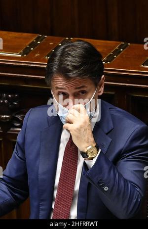 Foto Riccardo Antimiani/LaPresse/POOL Ansa 9-12-2020 Roma, Italia PoliticaConsiglio europeo, le comunicazioni di Giuseppe Conte alla Camera dei DeputatiNella Foto Giuseppe Conte Foto Riccardo Antimiani/LaPresse/POOL Ansa Dezember 9. 2020 Rome, Italynewsder italienische Premierminister Giuseppe Conte hält eine Rede vor der Abgeordnetenkammer über die bevorstehende Tagung des Europäischen Rates Stockfoto