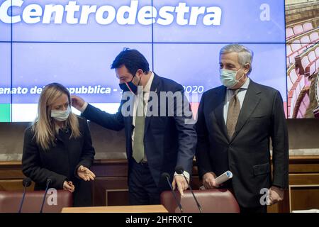 Roberto Monaldo / LaPresse 14-12-2020 Rom (Italien) die Mitte-Rechts-Koalition stellt Änderungen des Haushaltsgesetzes in der PIC Giorgia Meloni, Matteo Salvini, Antonio Tajani vor Stockfoto