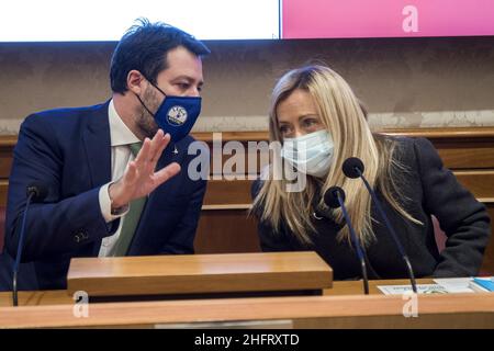 Roberto Monaldo / LaPresse 14-12-2020 Rom (Italien) die Mitte-Rechts-Koalition stellt Änderungen des Haushaltsgesetzes im Bild Matteo Salvini, Giorgia Meloni, vor Stockfoto