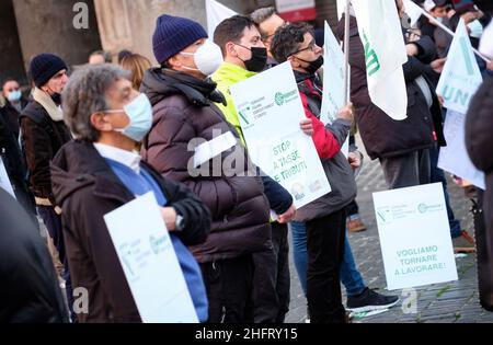 Mauro Scrobogna /LaPresse 14. Dezember 2020&#xa0; Rom, Italien Nachrichten Wirtschaftskrise - Fipet-Confesercenti Protest auf dem Foto: Demonstration von Unternehmern und Gaststättenarbeitern gegen Maßnahmen, die die Öffnung ihrer Geschäfte einschränken Stockfoto