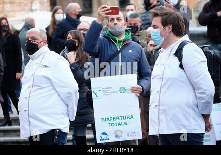 Mauro Scrobogna /LaPresse 14. Dezember 2020&#xa0; Rom, Italien Nachrichten Wirtschaftskrise - Fipet-Confesercenti Protest auf dem Foto: Demonstration von Unternehmern und Gaststättenarbeitern gegen Maßnahmen, die die Öffnung ihrer Geschäfte einschränken Stockfoto