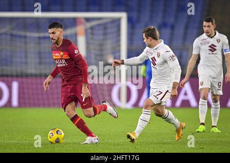 Fabio Rossi/AS Roma/LaPresse 17/12/2020 Rom (Italien) Sport Soccer Roma-Turin Italienische Fußball-Meisterschaft Liga Serie A Tim 2020/2021 - Olympiastadion im Bild: Pellegrini, Linetty Stockfoto