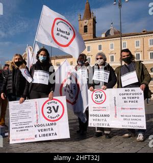 Mauro Scrobogna /LaPresse 20. Dezember 2020&#xa0; Rom, Italien Nachrichten 3V Bewegung Präsidium - kein vax auf dem Foto: Piazza del Popolo, ein Präsidium der Bewegung von 3V, die nach der Wahrheit über Impfstoffe, Covid, Vertrauen, Korruption, Besitz von Geld fragt, Elektromagnetische Verschmutzung und 5G Stockfoto