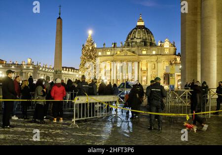 Mauro Scrobogna /LaPresse December 20, 2020&#xa0; Rom, Italy News Petersplatz - Weihnachten auf dem Foto: Um die Heerschar von Barrieren und den bedingten Zugang zum Petersplatz zu verringern Stockfoto