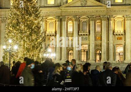 Mauro Scrobogna /LaPresse December 20, 2020&#xa0; Rom, Italy News Petersplatz - Weihnachten auf dem Foto: Um die Heerschar von Barrieren und den bedingten Zugang zum Petersplatz zu verringern Stockfoto