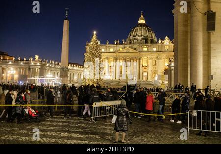 Mauro Scrobogna /LaPresse December 20, 2020&#xa0; Rom, Italy News Petersplatz - Weihnachten auf dem Foto: Um die Heerschar von Barrieren und den bedingten Zugang zum Petersplatz zu verringern Stockfoto