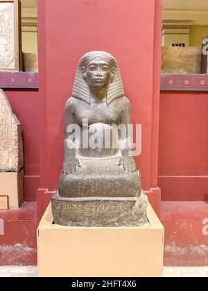 Götterstatuen im Museum der Ägyptischen Altertümer in Kairo. Stockfoto