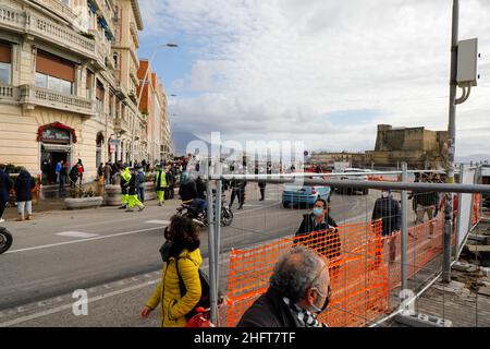 Foto Fabio Sasso/LaPresse 29/12/2020 Napoli - ItaliaCronacaNapoli, violenta mareggiata invade il lungomare: Pesanti i danniNella foto: i danniPhoto Fabio Sasso/LaPresse29/12/2020 Neapel - ItalienNeuigkeitenNeapel, heftiger Seesturm dringt in die Uferpromenade ein: Schwerer DamageAuf dem Foto: The damage Stockfoto