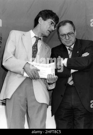 Foto LaPresse Torino/Archivio storico Storico Anni '90 - Mailand Marco Formentini (La Spezia, 14 Aprile 1930) è un politico italiano. Nella foto: Marco Formentini con Umberto Bossi Foto LaPresse Turin/Archives Historical History 90er Jahre - Mailand auf dem Foto: Marco Formentini mit Umberto Bossi Stockfoto