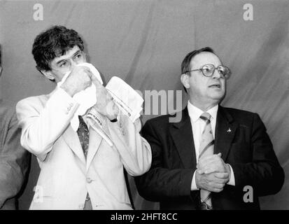 Foto LaPresse Torino/Archivio storico Storico Anni '90 - Mailand Marco Formentini (La Spezia, 14 Aprile 1930) è un politico italiano. Nella foto: Marco Formentini con Umberto Bossi Foto LaPresse Turin/Archives Historical History 90er Jahre - Mailand auf dem Foto: Marco Formentini mit Umberto Bossi Stockfoto