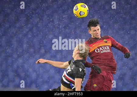 Fabio Rossi/AS Roma/LaPresse 03/01/2021 Rom (Italien) Sport Soccer Roma-Sampdoria Italienische Fußballmeisterschaft Liga Serie A Tim 2020/2021 - Olympiastadion im Bild: Roger Ibanez Stockfoto