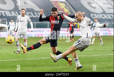 Foto LaPresse - Tano Pecoraro09 01 2021 Genua - (Italia)Sport CalcioGenua vs BolognaCampionato di Calcio Serie A Tim 2020/2021 - Stadio "Luigi Ferraris"nella foto: palacio, ghiglionePhoto LaPresse - Tano Pecoraro09 January 2021 City Genova - (Italy)Sport SoccerGenua vs BolognaItalienische Fußballmeisterschaft League A Tim 2020/2021 - "Luigi Ferraris" Stadion im Bild: palacio, ghiglione Stockfoto