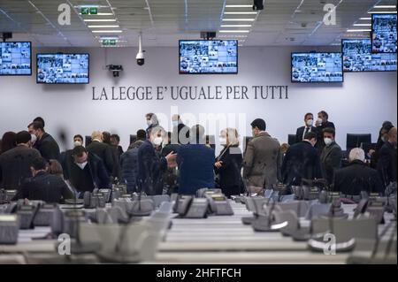 Foto Valeria Ferraro/LaPresse13-01-2020 Lamezia Termecronaca'ndrangheta: Al via il processo "Rinascita Scott" nell'aula Bunker di Lamezia TermeNella Foto: PanoramicaFoto Valeria Ferraro/LaPresse13-Januar -2020 Lamezia Termenews Vorbereitung des Gerichtssaals. Unter der Führung der Anti-Mafia-Staatsanwaltschaft Nicola Gratteri beginnt am 13th 2021. Januar der Maxi-Prozess Rinascita-Scott in einem neuen Bunkerraum im Industriegebiet (Area Ex Sir) von Lamezia Terme (Kalabrien, Italien). Mit 355 Angeklagten, die der Mafia-Verbindung mit dem organisierten Verbrechen von Calabrese (&#X2018;Ndrangheta) beschuldigt werden, ist der Prozess Stockfoto