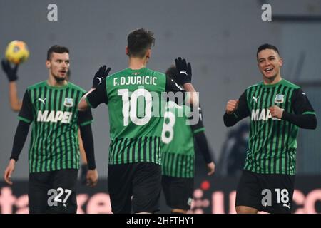 Massimo Paolone/LaPresse 17. Januar 2021 Reggio Emilia, Italien Sportfußball Sassuolo vs Parma - Italienische Fußballmeisterschaft League A Tim 2020/2021 - Mapei Stadion im Bild: Filip Djuricic (U.S.Sassuolo) feiert den Sieg Stockfoto