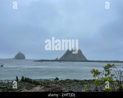 La Push Beach ist eine Reihe von drei Stränden in der Nähe der Gemeinde La Push, Washington, an der Pazifikküste der Vereinigten Staaten. Der Strand ist am meisten prom Stockfoto