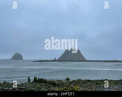 La Push Beach ist eine Reihe von drei Stränden in der Nähe der Gemeinde La Push, Washington, an der Pazifikküste der Vereinigten Staaten. Der Strand ist am meisten prom Stockfoto