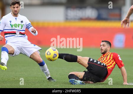 Alessandro Garofalo/LaPresse 07. Februar 2021 Benevento, Italien Sportfußball Benevento vs Sampdoria - Italienische Fußballmeisterschaft Liga A Tim 2020/2021 - Vigorito Stadion. Im Bild: Gianluca Caprari Benevento Stockfoto