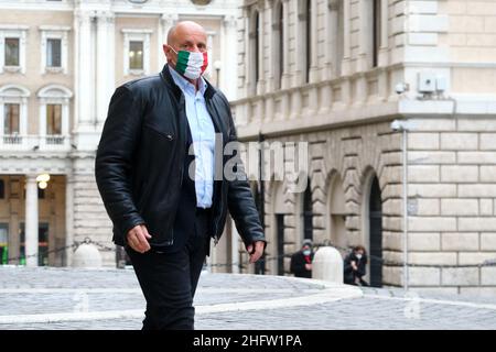 Mauro Scrobogna /LaPresse 08. Februar 2021&#xa0; Rom, Italien Konsultationen der Politischen Abgeordnetenkammer auf dem Foto: Fabio Rampelli, Fratellin d&#X2019;Italia FDI, auf der Piazza Montecitorio Stockfoto