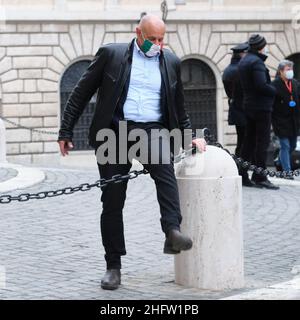 Mauro Scrobogna /LaPresse 08. Februar 2021&#xa0; Rom, Italien Konsultationen der Politischen Abgeordnetenkammer auf dem Foto: Fabio Rampelli, Fratellin d&#X2019;Italia FDI, auf der Piazza Montecitorio Stockfoto