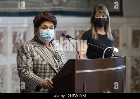 Foto Roberto Monaldo / LaPresse 09-02-2021 Roma Politica Camera dei Deputati - Consultazioni del presidente del Consiglio incaricato Mario Draghi Nella foto Teresa Bellanova, Maria Elena Boschi 09-02-2021 Rom (Italien) Abgeordnetenkammer - Konsultationen des designierten Premierministers Mario Draghi im Bild Teresa Bellanova, Maria Elena Boschi Stockfoto