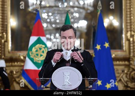 Foto Alessandro Di Meo/POOL Ansa/LaPresse 12 febbraio 2021 Roma, Italia Politica Quirinale - Il Presidente del Consiglio incaricato Mario Draghi annuncia la lista dei nuovi ministri Nella foto: Mario Draghi Foto Alessandro Di Meo/POOL Ansa/LaPresse 12. Februar 2021 Rom (Italien) Politik Palast Quirinale - der designierte Premierminister Mario Draghi stellt die Liste der Minister vor. Im Bild: Mario Draghi Stockfoto