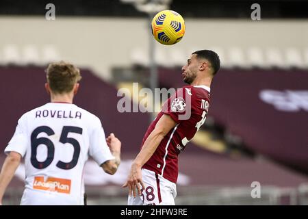 Marco Alpozzi/LaPresse 12. Februar 2021 Turin, Italien Sportfußball EXKLUSIV TURIN FC Turin gegen Genua - Italienische Fußballmeisterschaft Liga A Tim 2020/2021 - Olimpico Grande Torino Stadion. Im Bild: Rolando Mandragora (FC Turin); Stockfoto